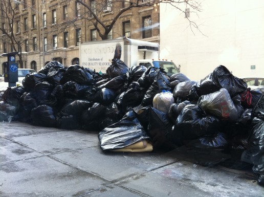 Abfallsäcke in New York, Dezember 2010